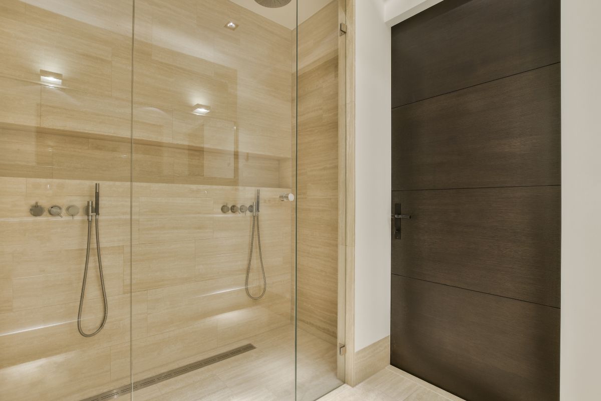 Jakie drzwi do łazienki wybrać?