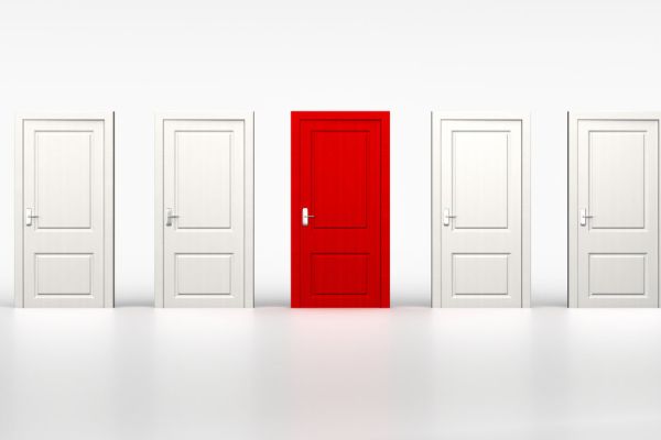 Drzwi jako dekoracja – jak uczynić je głównym akcentem wnętrza?